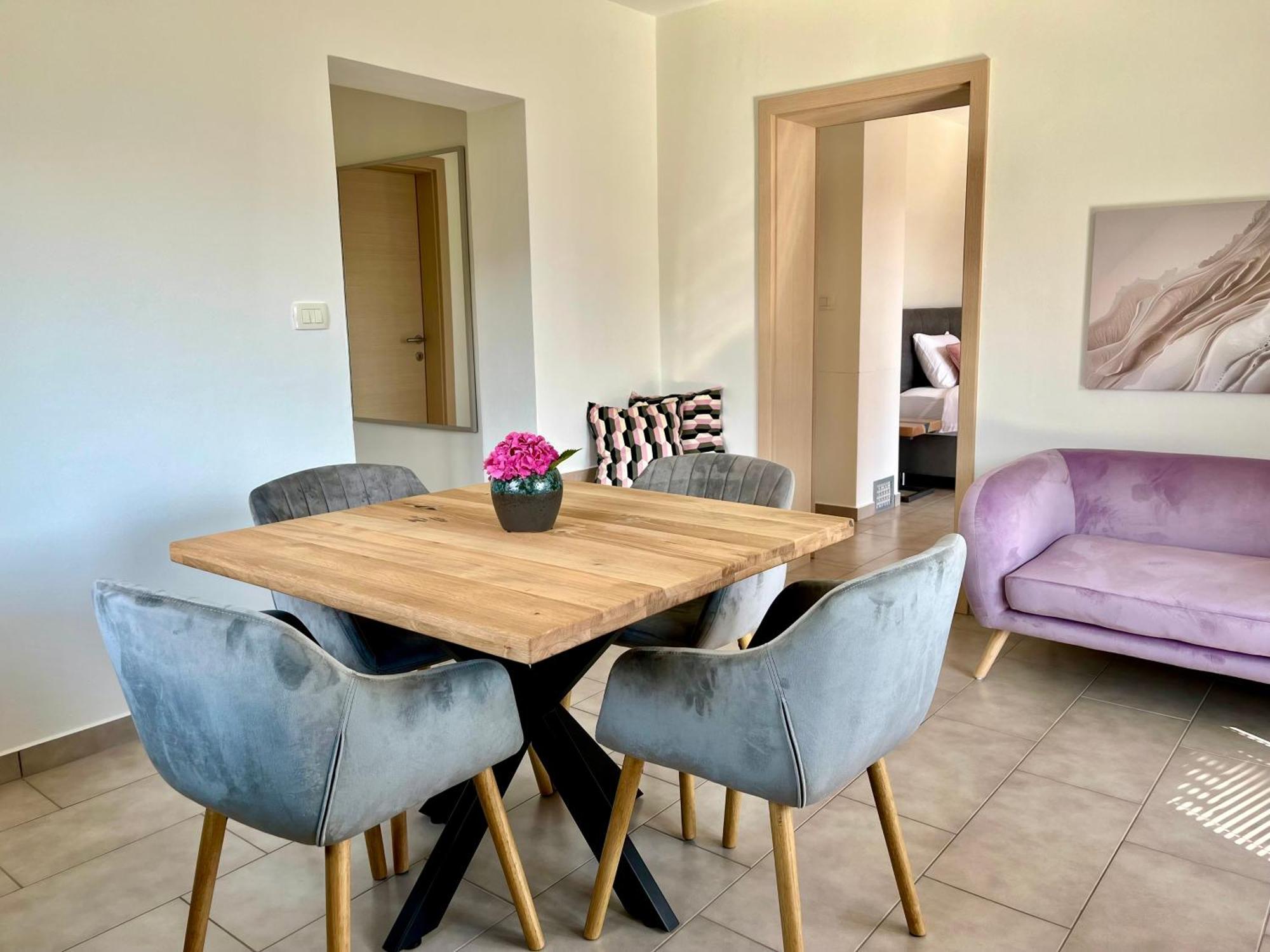 קובאריד Cozy & Chic - Apartment With A Private Patio מראה חיצוני תמונה